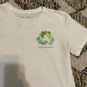 Embroidered white tee Patagonia